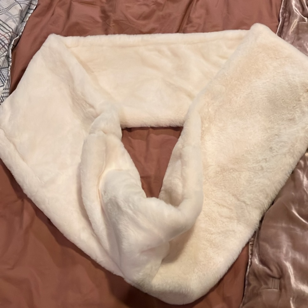 Elegant Cream Faux Fur Scarf or Stoll